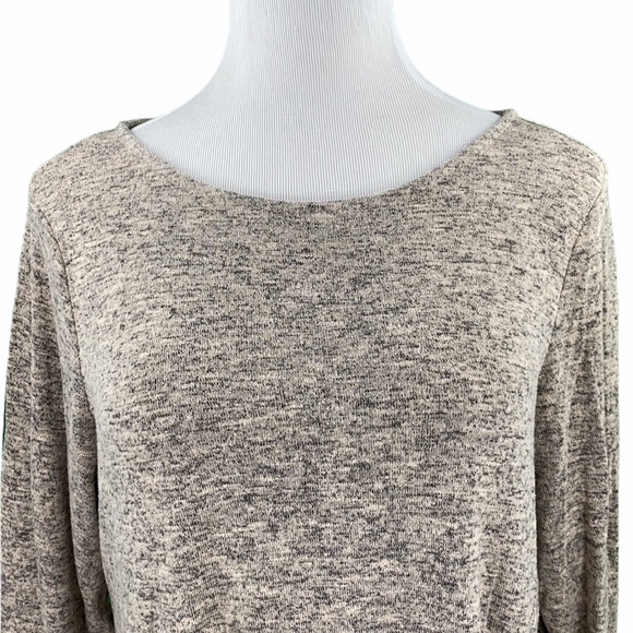 Chelsea & Theodore Beige Twist Hem Tee - Picture 3 of 12